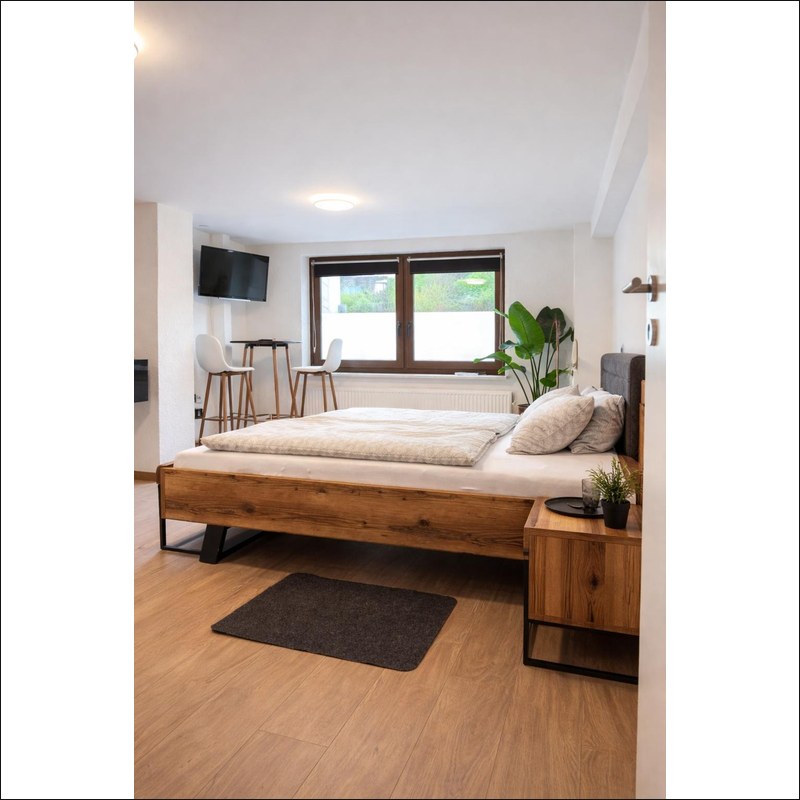 Quartier 02 – Gesamtansicht mit Bett und Barhocker